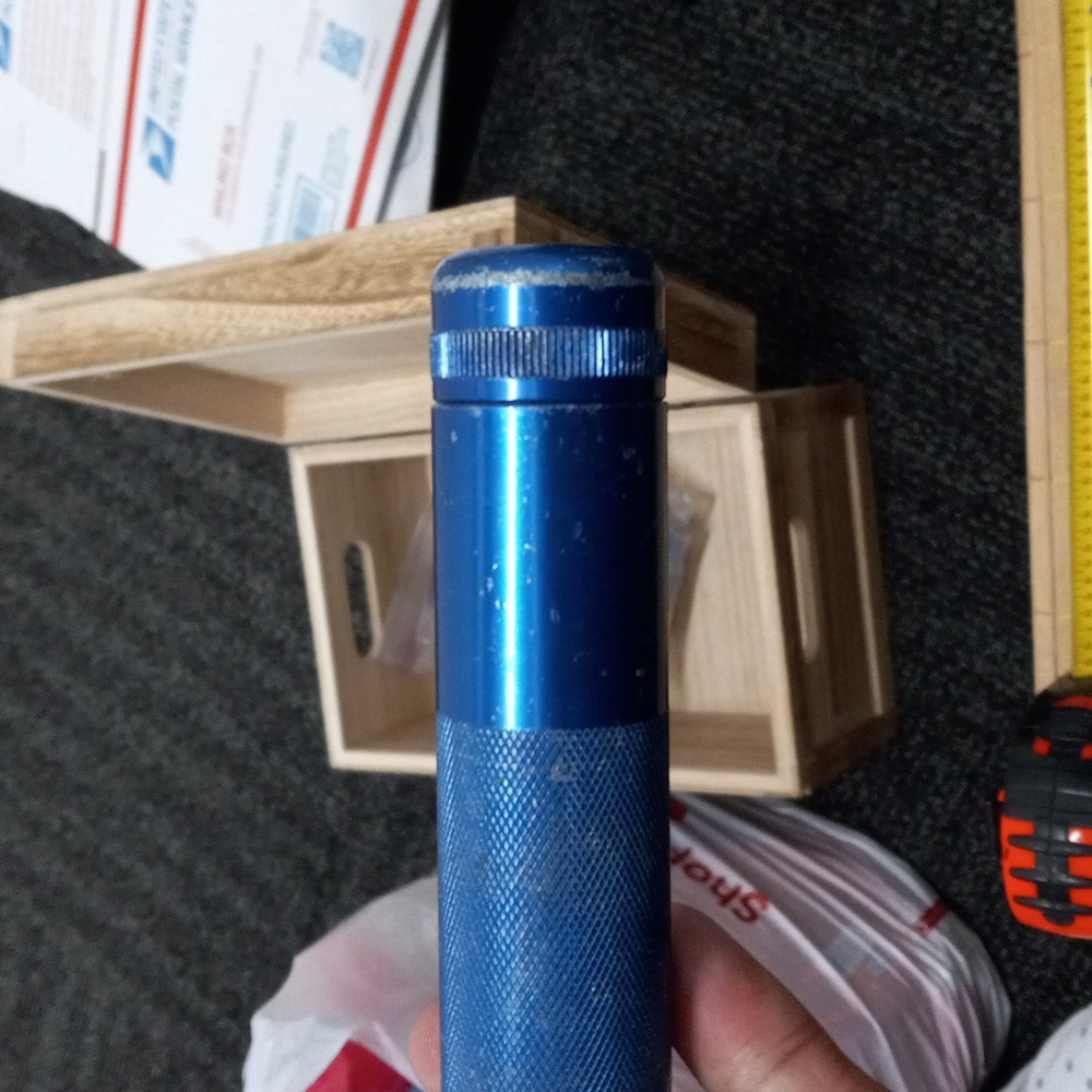 Mag lite flashlight 🔦 (just shy of 11 inches) - Picture 3 of 7